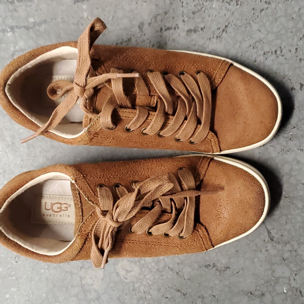 UGGS - Picture 6 of 7